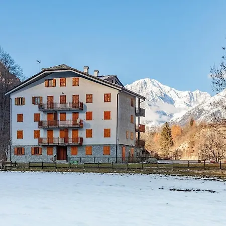 Panoramic With Fireplace Near Courmayeur Apartment
