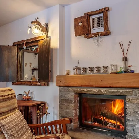 Apartment Panoramic With Fireplace Near Courmayeur